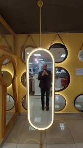 поворотное зеркало с подсветкой в салон красоты на штанге