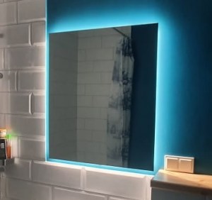 Парящее зеркало с подсветкой прямоугольное без рамы