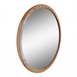 Зеркало в тонкой деревянной раме для ванной