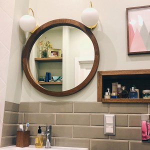 Круглое деревянное зеркало в раме из массива дуба цвет венге